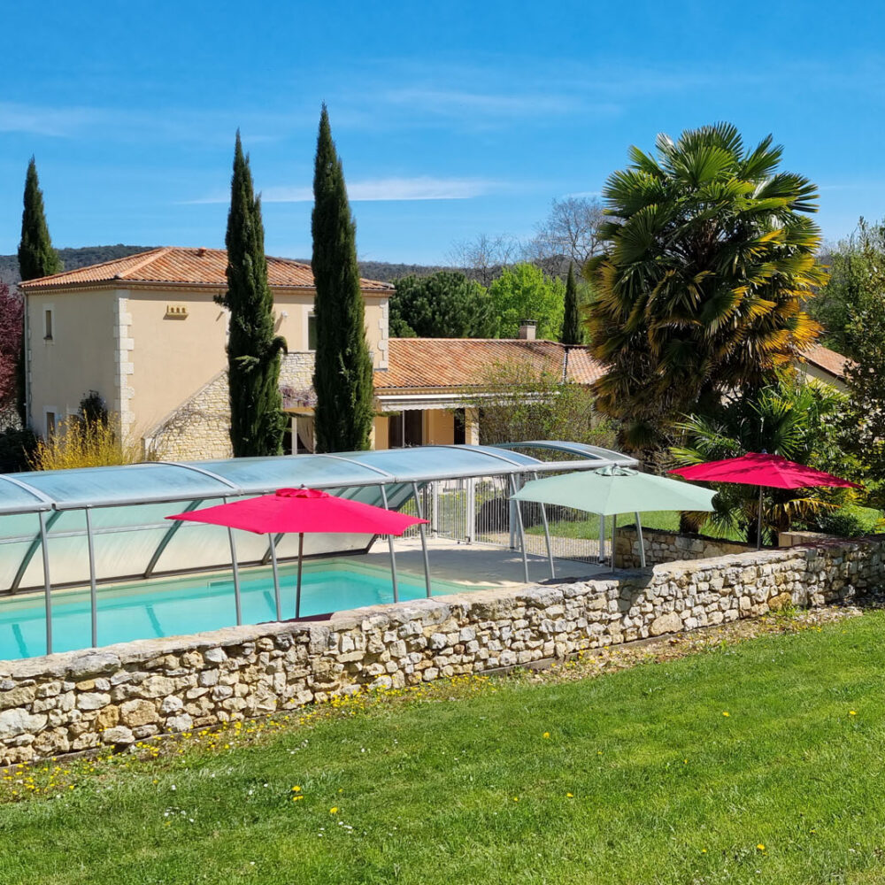 les chenes rouges chambres dhotes castelnaud milandes piscine detente