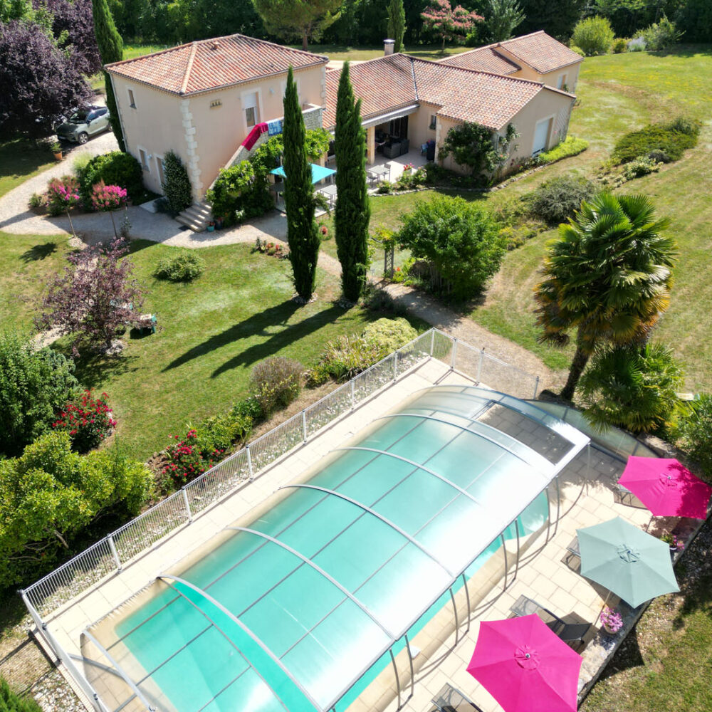 les chenes rouges chambres dhotes castelnaud milandes piscine jardin espace
