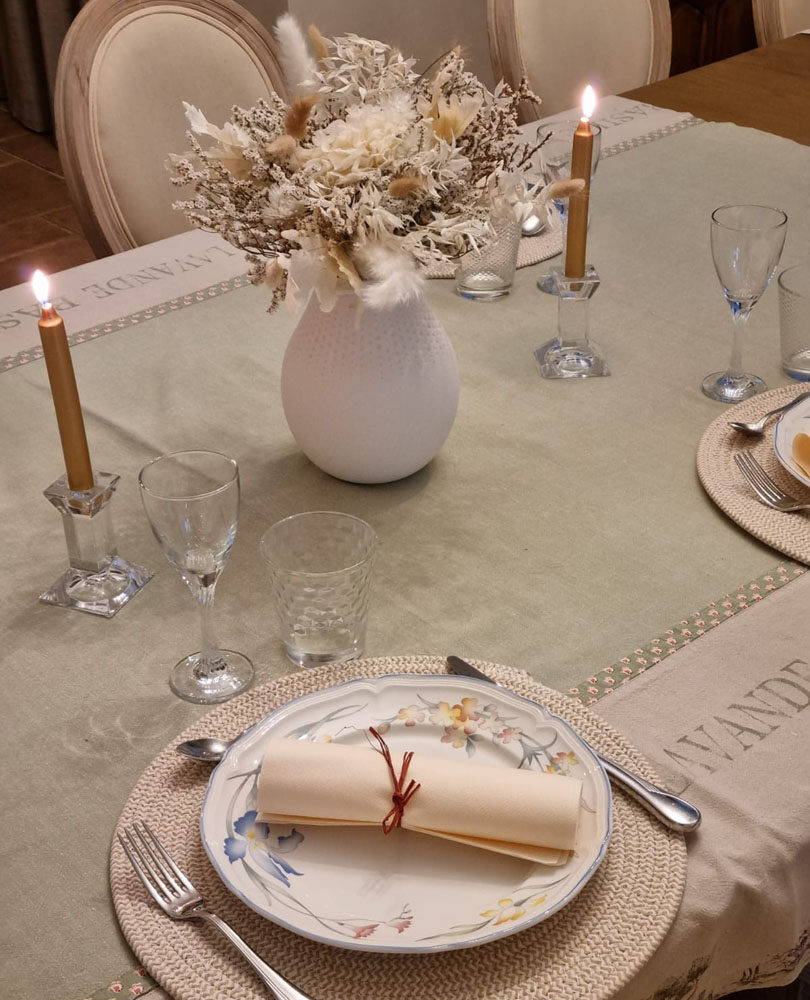 les chenes rouges chambres dhotes castelnaud milandes table dhotes interieur